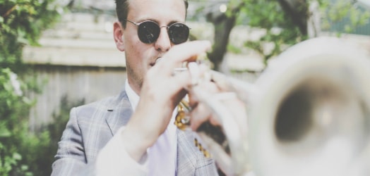 Fabolous wedding pianist who can make your wedding venue come alive