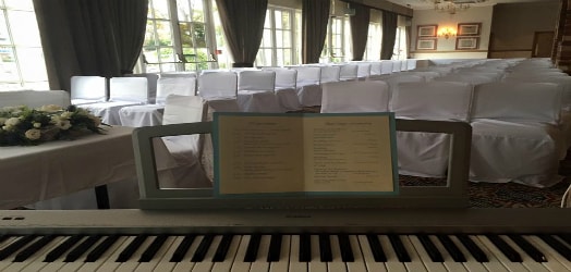 Fabolous wedding pianist who can make your wedding venue come alive